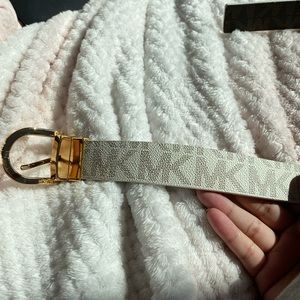 Michael Kors versatile reversible belt